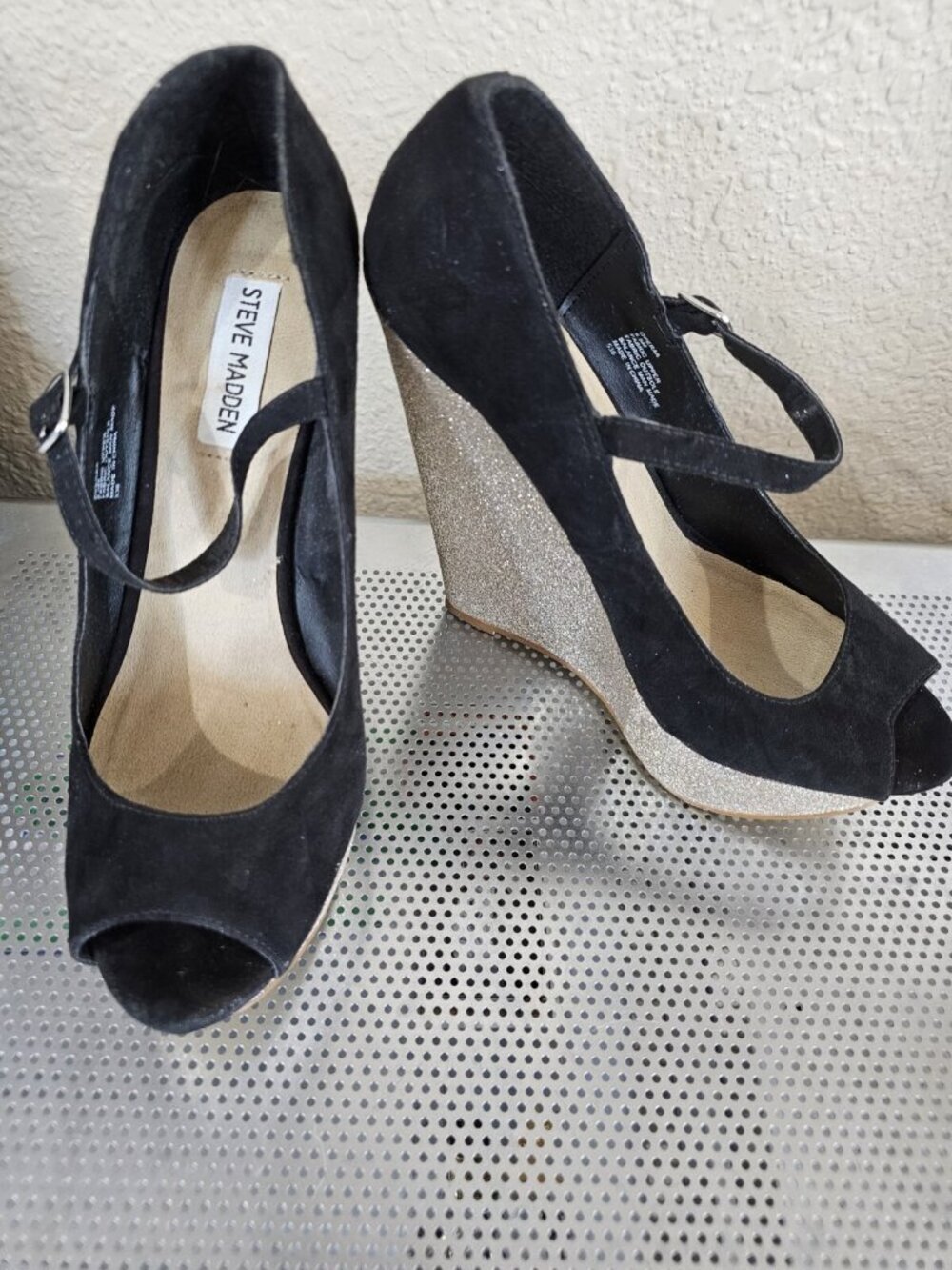 Steve Madden Operaa Black Gold Glitter Peep Toe Wedge Heels Shoes Women's 9.5